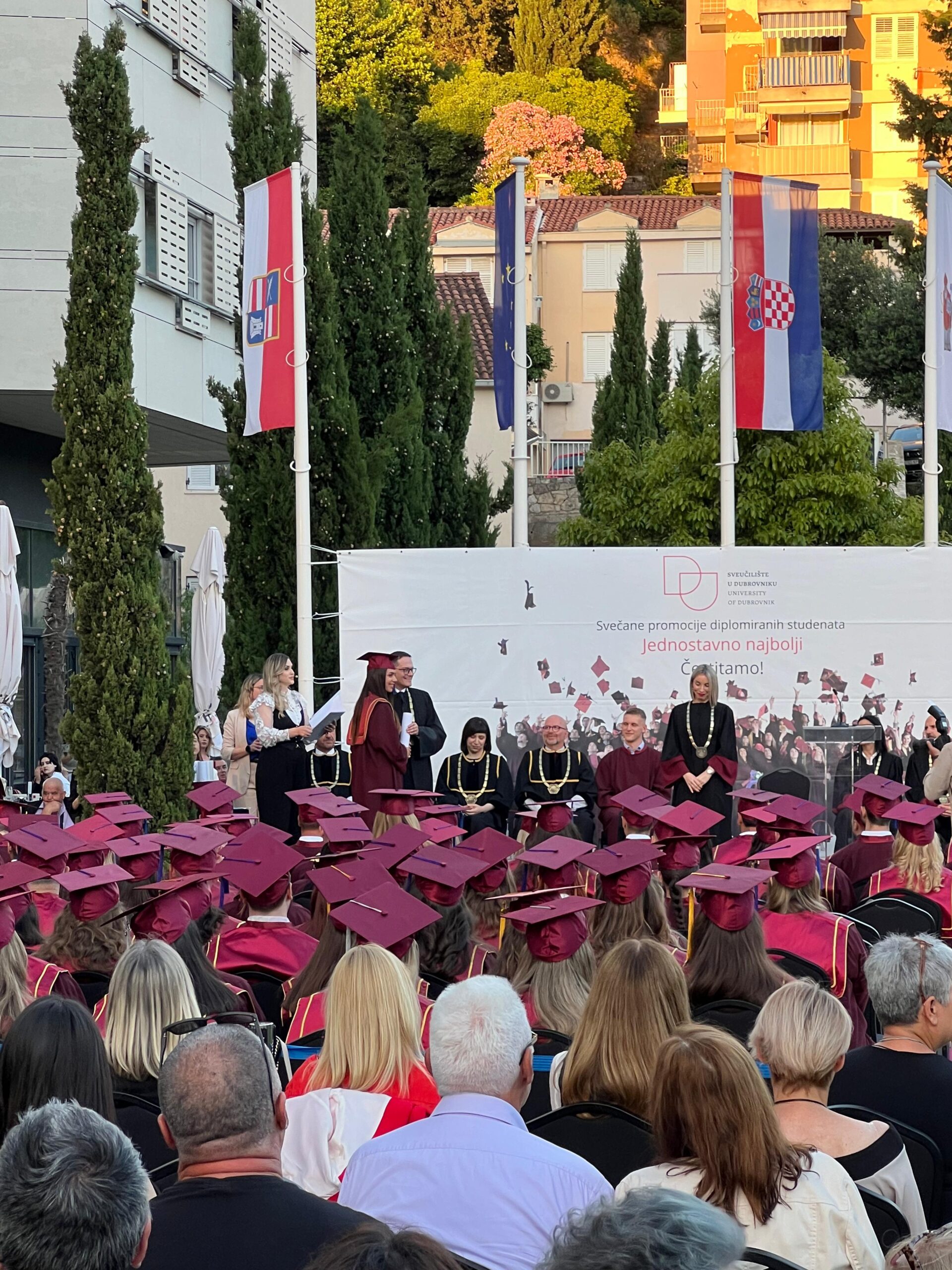 Svečana promocija i dodjela diploma ispred Studentskog centra Dubrovnik